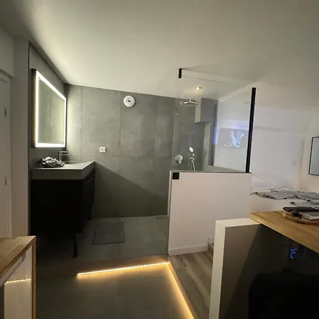 O Romeo - Suite Privee Fougeres Exterior photo
